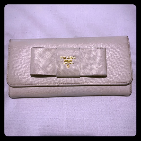 Genuine Prada bow tie wallet with authentication - Picture 1 of 16